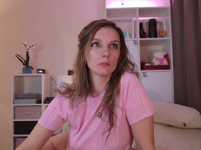 Karamelsw's BongaCams show and profile