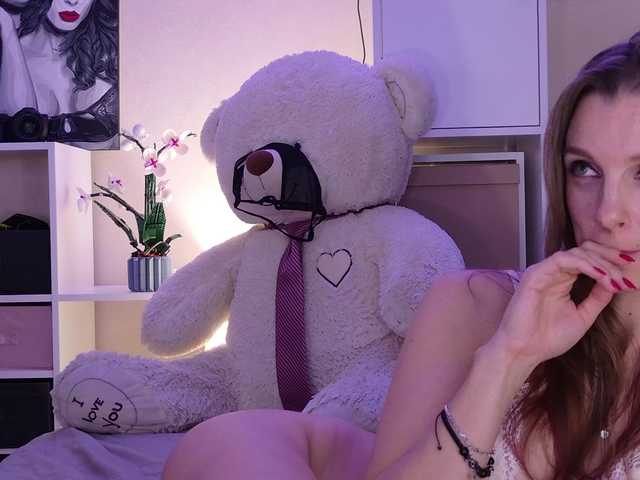 Karamelsw's BongaCams show and profile