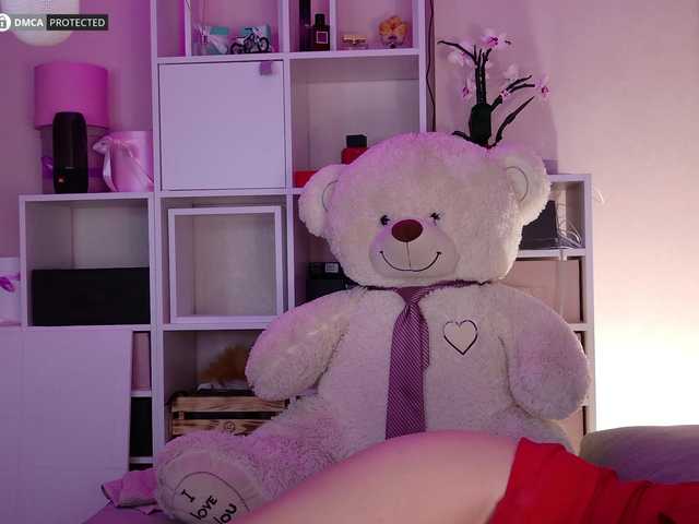 Karamelsw Live Cam on BongaCams