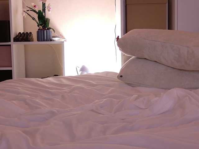 Karamelsw's BongaCams show and profile