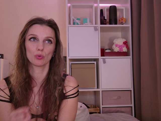 Karamelsw's BongaCams show and profile