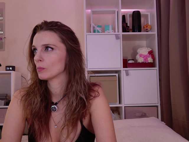 Karamelsw's BongaCams show and profile