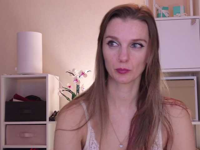 Karamelsw's BongaCams show and profile