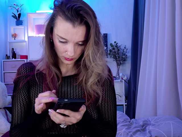 Karamelsw's BongaCams show and profile