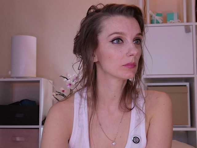 Karamelsw's BongaCams show and profile