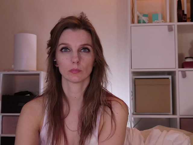 Karamelsw's BongaCams show and profile