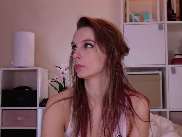 Karamelsw's BongaCams show and profile