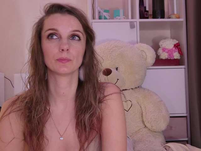 Karamelsw's BongaCams show and profile