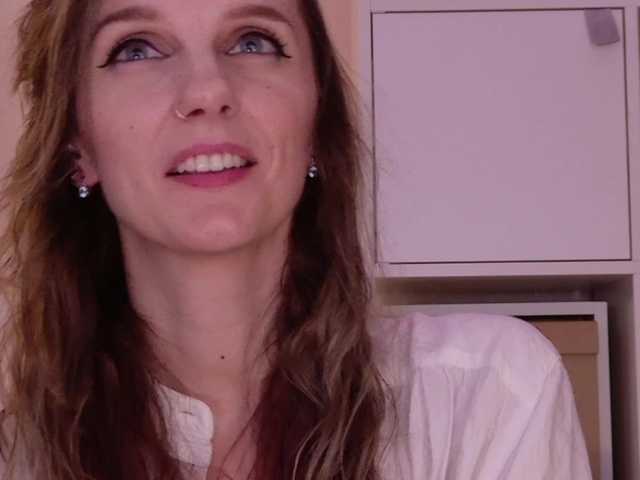 Karamelsw's BongaCams show and profile