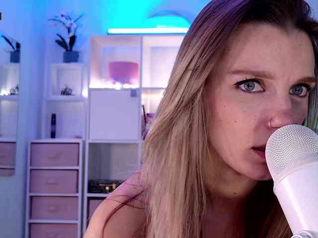 Karamelsw Live Webcam on BongaCams