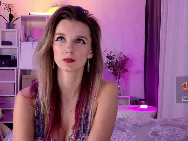 Karamelsw Live Webcam on BongaCams