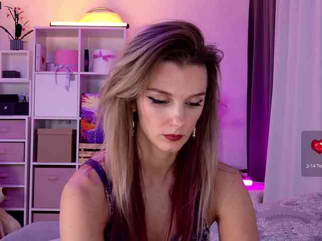 Karamelsw Live Webcam on BongaCams