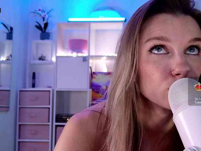 Karamelsw Live Webcam on BongaCams