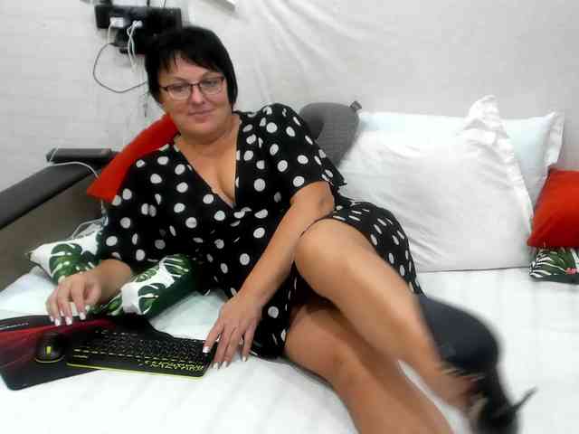 KyliePage1 webcam