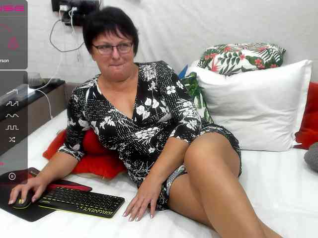 KyliePage1 webcam