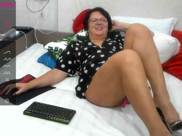 KyliePage1 webcam