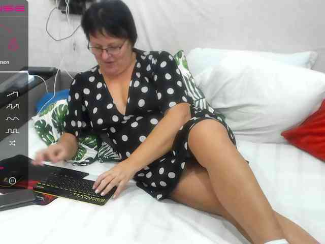 KyliePage1 webcam