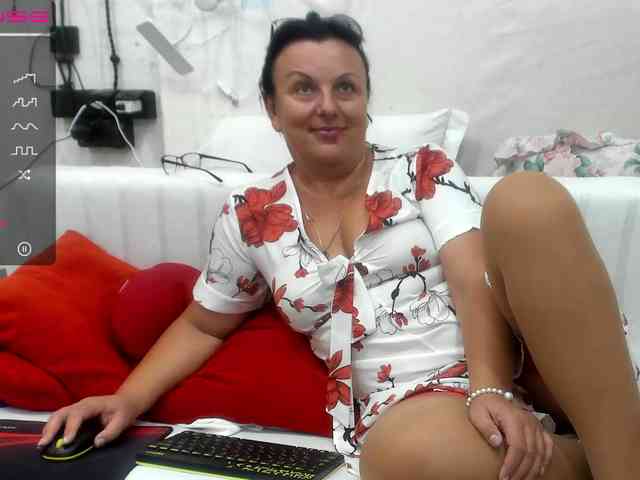 KyliePage1 webcam