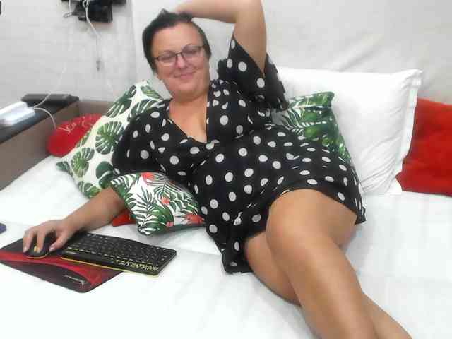 KyliePage1 webcam