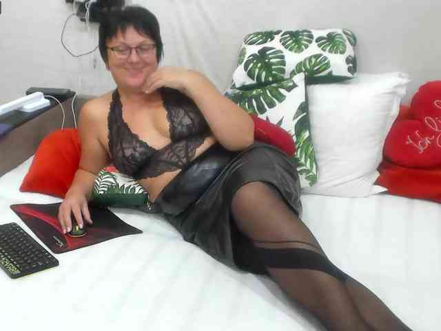 KyliePage1 webcam