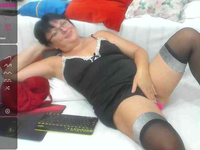 KyliePage1 webcam