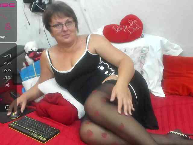 KyliePage1 webcam