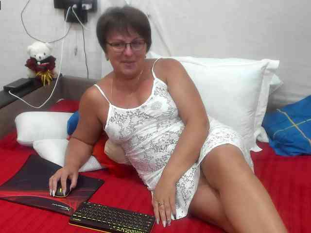 KyliePage1 webcam