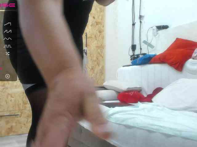 KyliePage1 webcam