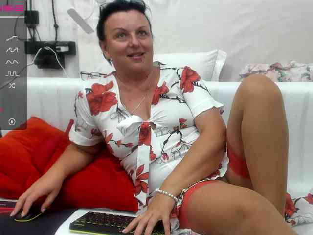 KyliePage1 webcam