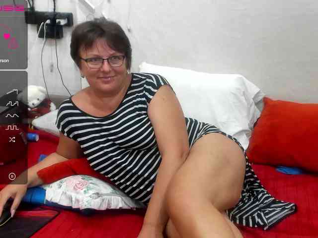 KyliePage1 webcam