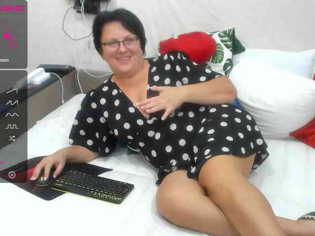 KyliePage1 webcam