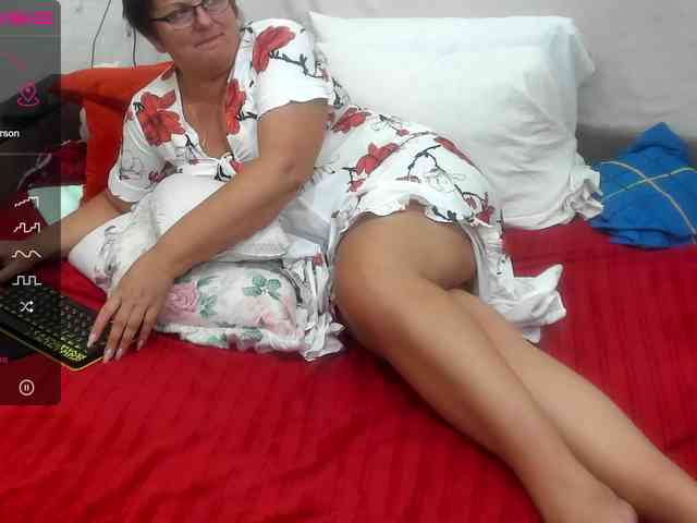 KyliePage1 webcam