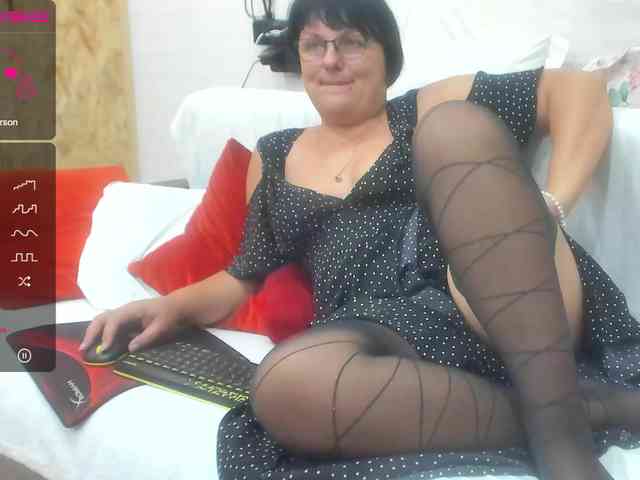 KyliePage1 webcam