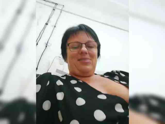 KyliePage1 webcam