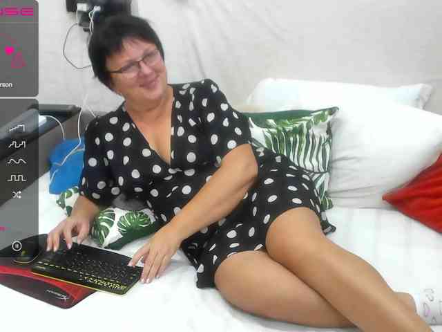 KyliePage1 webcam