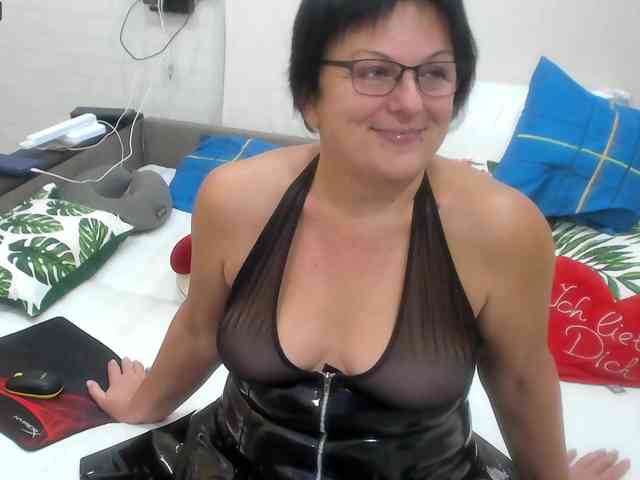 KyliePage1 webcam