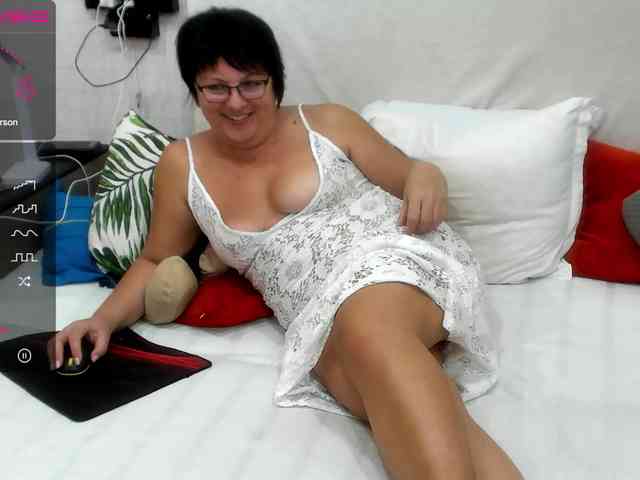 KyliePage1 webcam