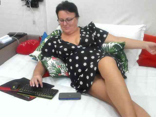 KyliePage1 webcam