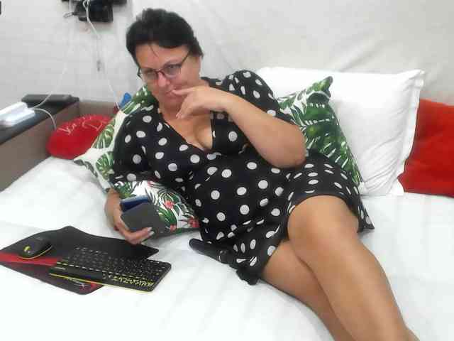 KyliePage1 webcam