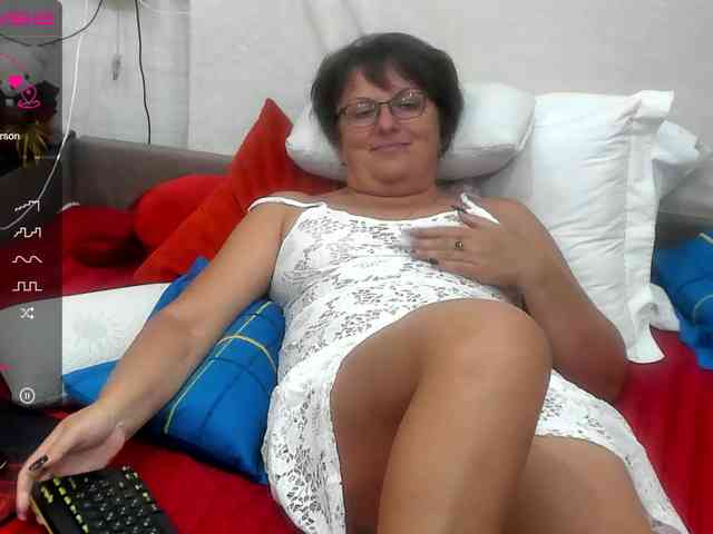 KyliePage1 webcam