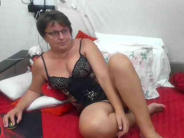 KyliePage1 webcam