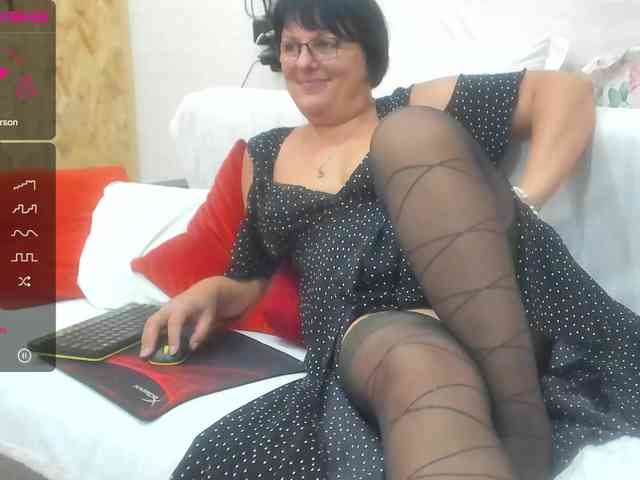 KyliePage1 webcam
