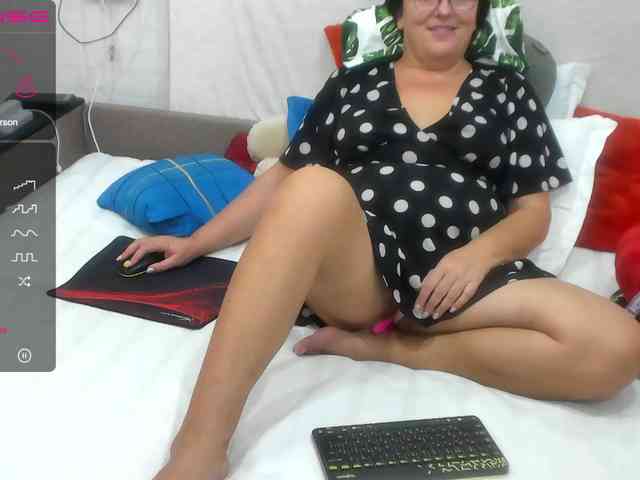 KyliePage1 webcam
