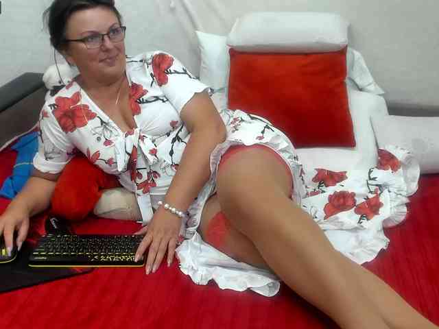 KyliePage1 webcam