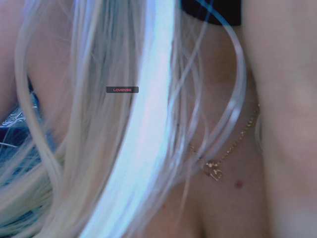 23-Mandarinka's BongaCams show and profile