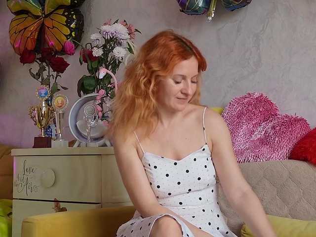 ladybigsmile's BongaCams show and profile