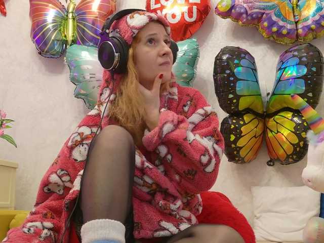 ladybigsmile's BongaCams show and profile