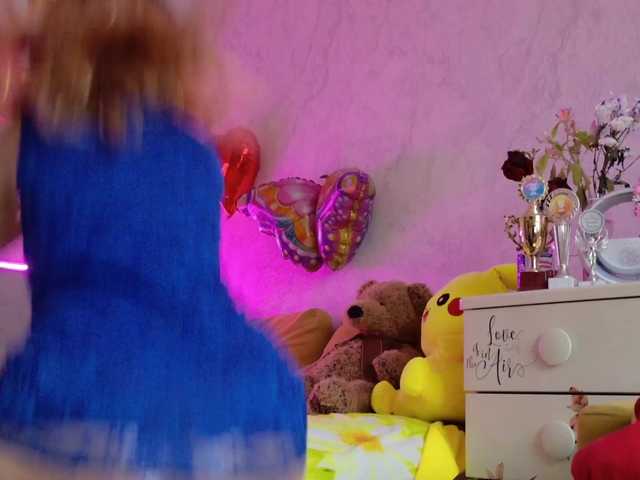 ladybigsmile's BongaCams show and profile