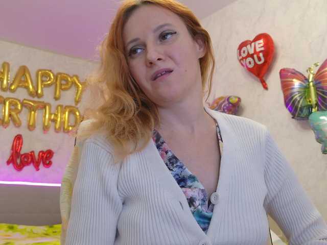 ladybigsmile's BongaCams show and profile