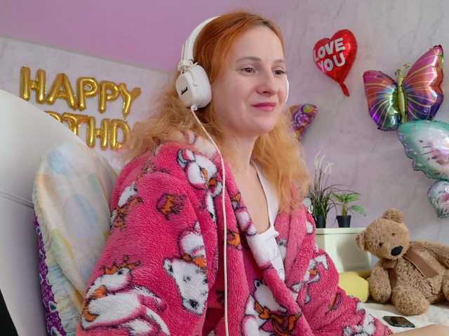 ladybigsmile's BongaCams show and profile